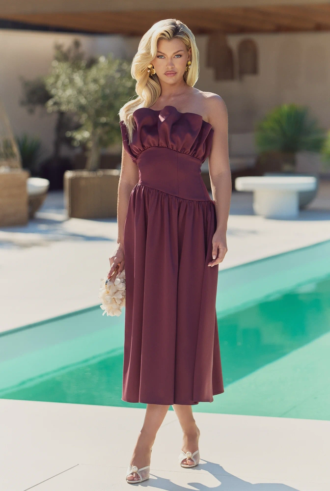 Contessa – robe midi asymétrique bordeaux foncé
