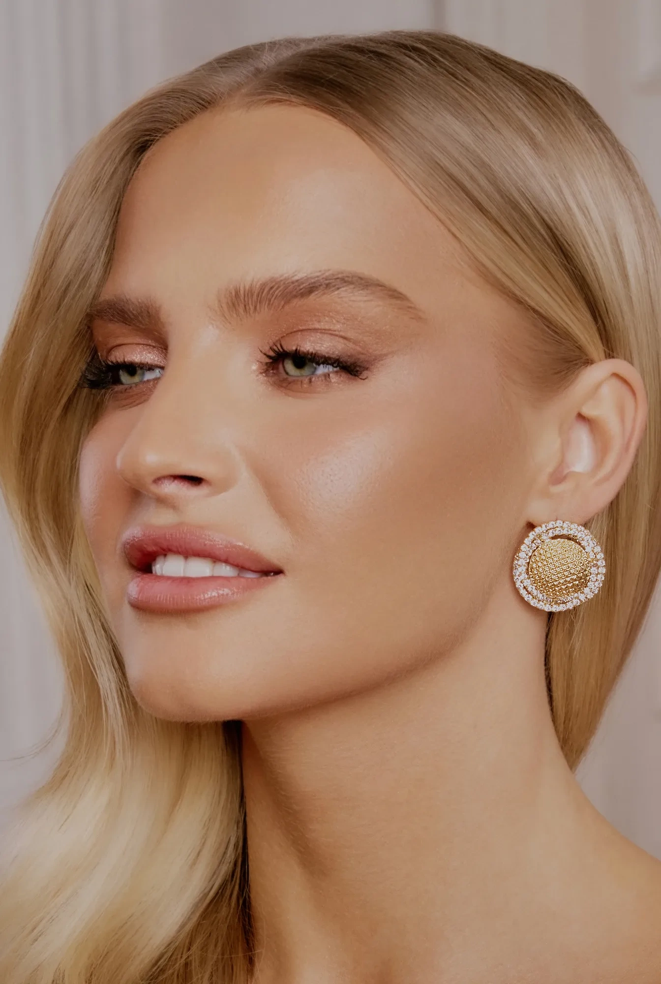 Mone - boucles d'oreilles plaquées or avec zircons