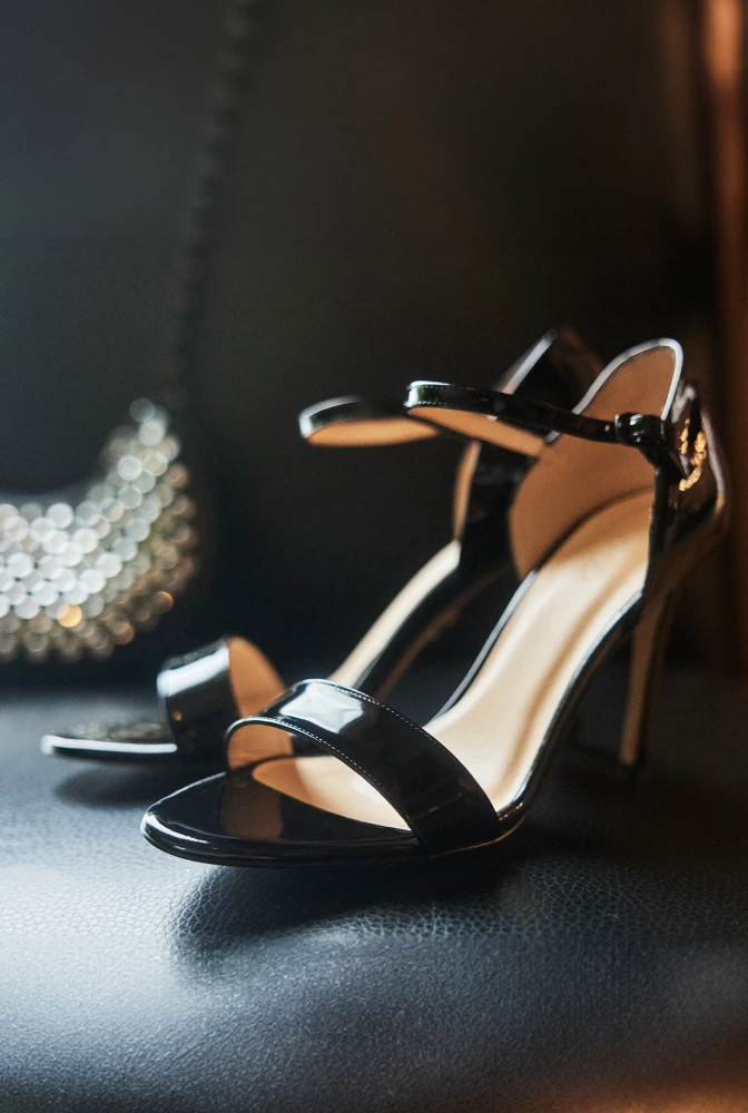 Zarina - Sandales à talons aiguilles laquées noires