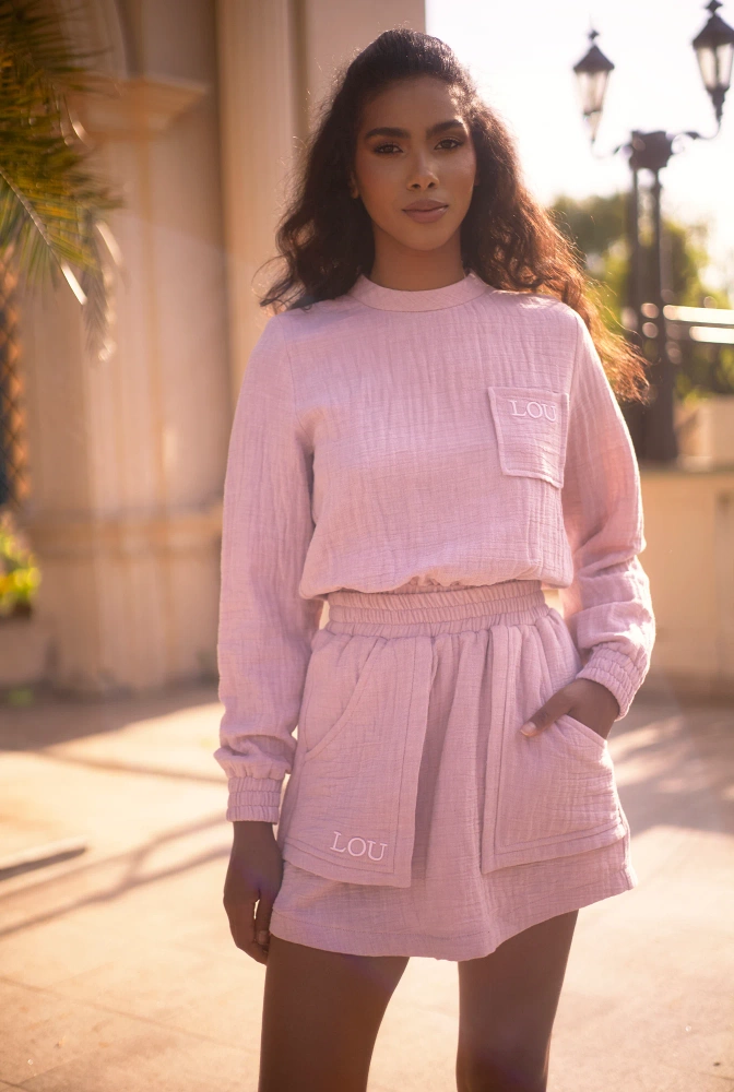 Kama - Ensemble de survêtement rose avec mini-jupe et broderie