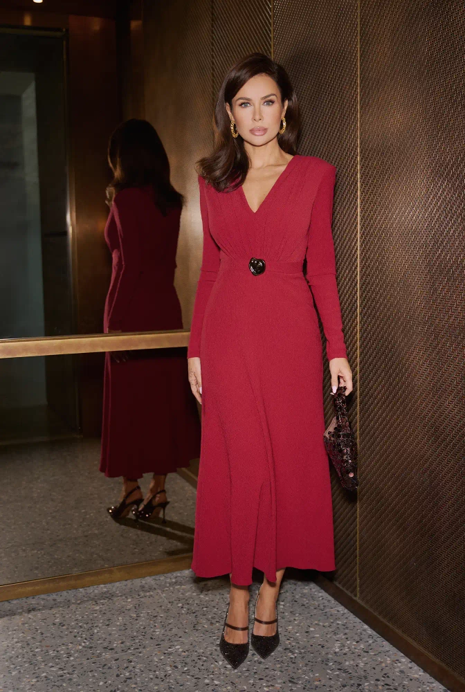 Aniceta – robe midi bordeaux avec ceinture à la taille