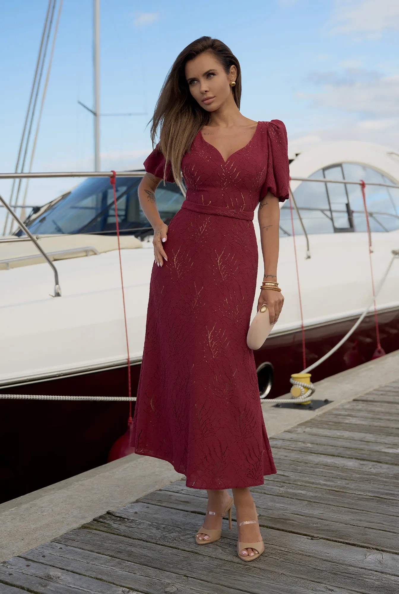 Hover – robe midi bordeaux avec ceinture