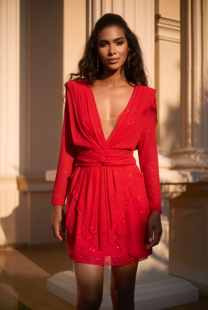 Kinzly - une robe étonnante d'un rouge intense avec brocart
