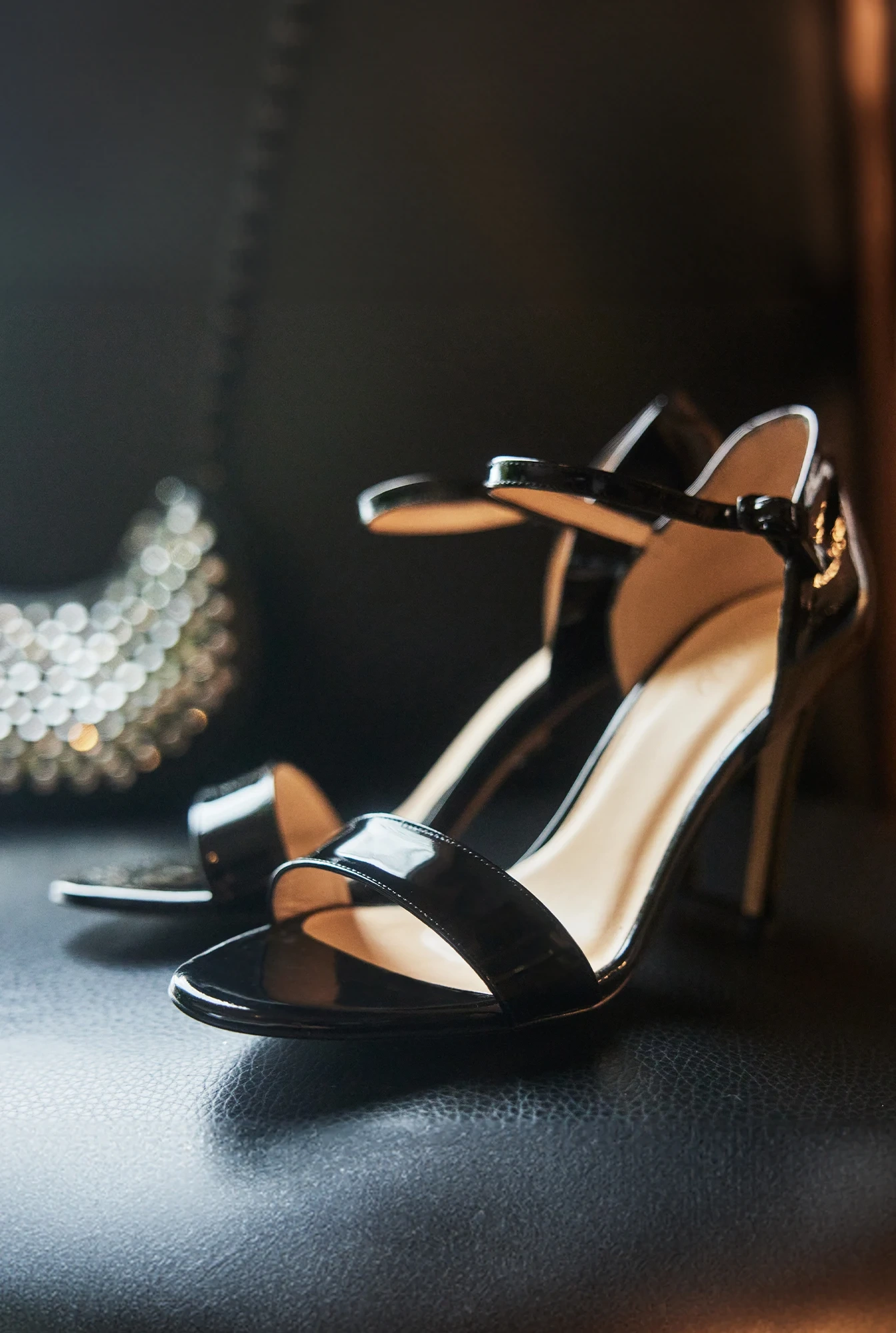 Zarina - Sandales à talons aiguilles laquées noires