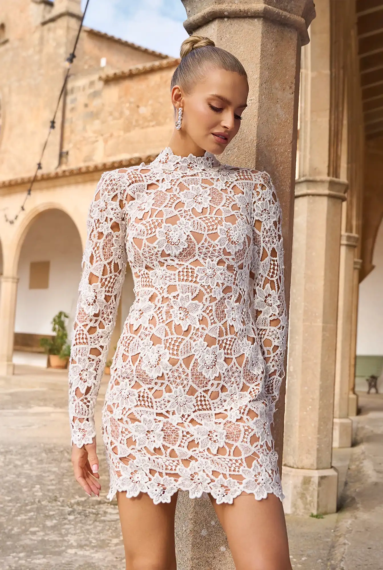 Cristi - mini robe en dentelle