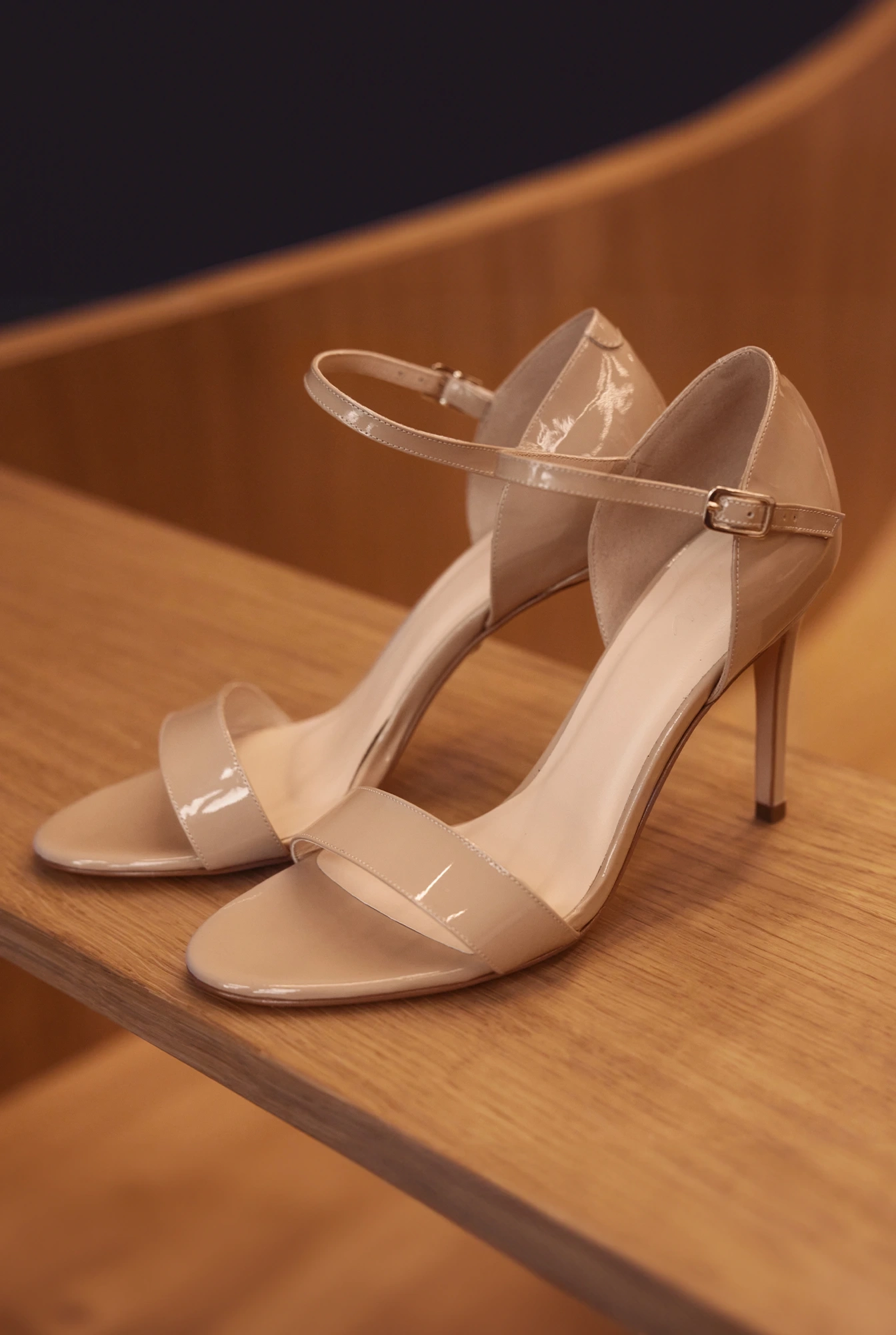 Zarina - Sandales laquées classiques en nude